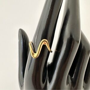 Fashion Jewelry Elegant Gold Wave Ring